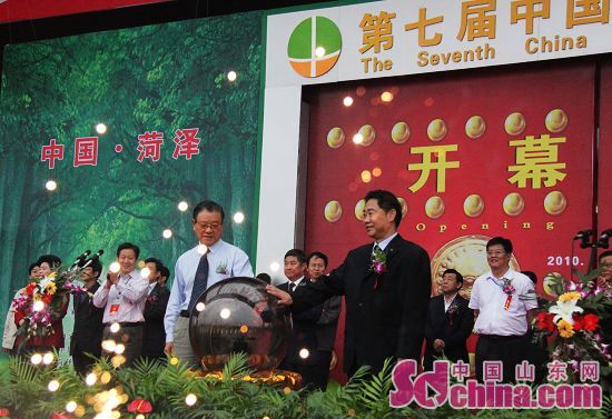 山东菏泽第七届中国林交会19日开幕